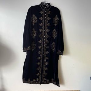 ZARA Mandarin Collar Embroidered
Velvet Kimono size Small